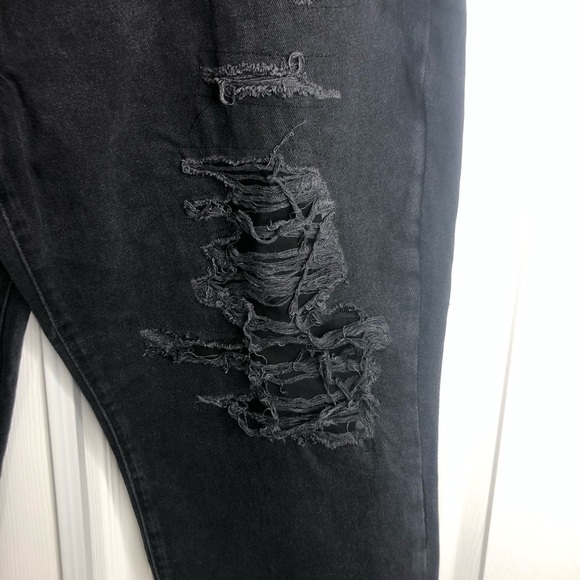 Forever 21 Washed Black Distressed Jeans NWT 20 Plus Size - Picture 2 of 6